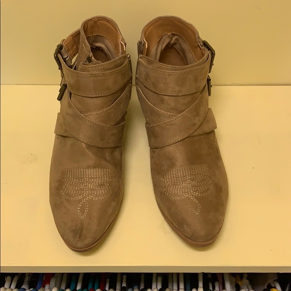 Brown booties! - Picture 1 of 7